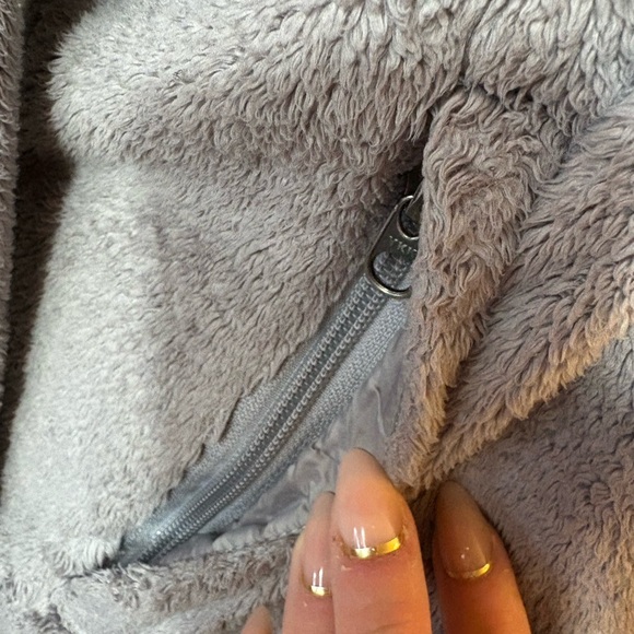 The North Face Women's Gray Teddy Jacket - Picture 14 of 14